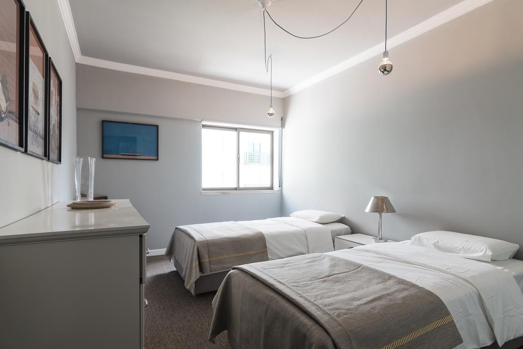 Chique And Spacious Flat In Cascais Room photo