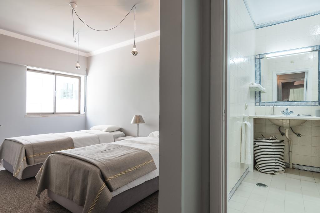 Chique And Spacious Flat In Cascais Room photo